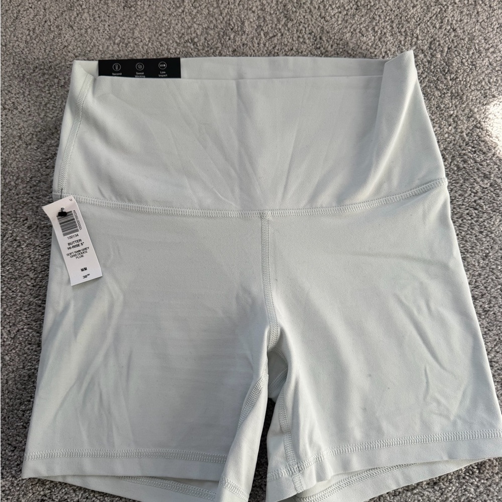 TnaBUTTER Aritzia Atmosphere NWT Soft Rain Grey High Rise 5” shorts Medium